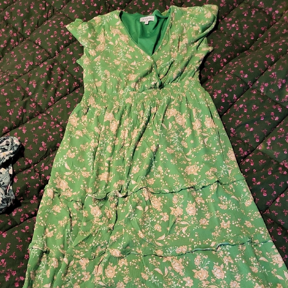 Green Floral Midi Tired Dress